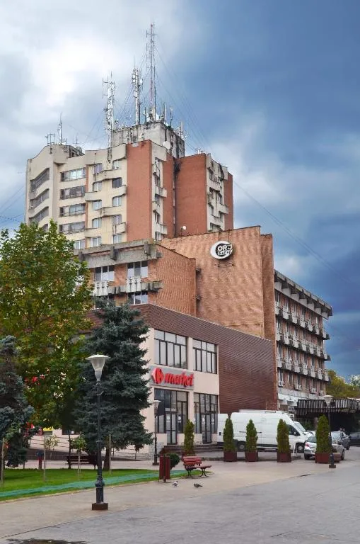 Street-level exterior view of Complex Hotelier Gorjul