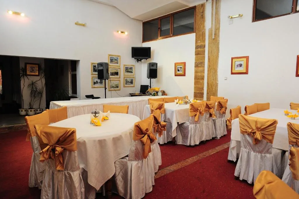Restaurant Gorjul event dining room with round tables